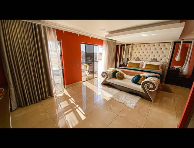 5 BEDROOM HOUSE FOR SALE IN BLUE VALLEY GOLF ESTATE